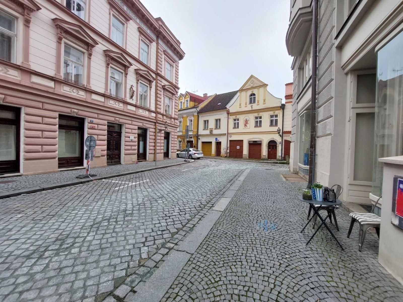 Prostorny Byt V Centru 3 Kk 80 M2 Hradec Králové المظهر الخارجي الصورة